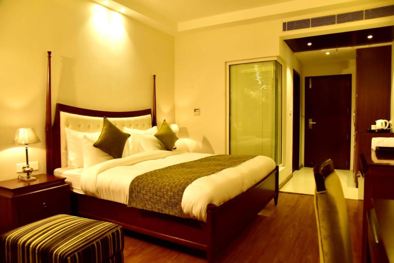Season Hotel Nainital Bagian luar foto